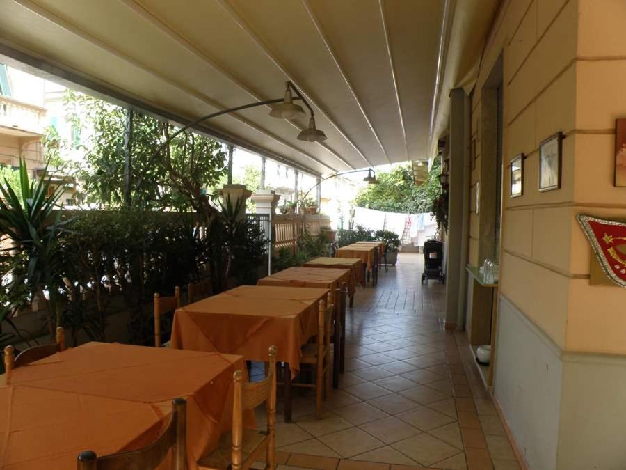 Hotel Kim Viareggio Esterno foto